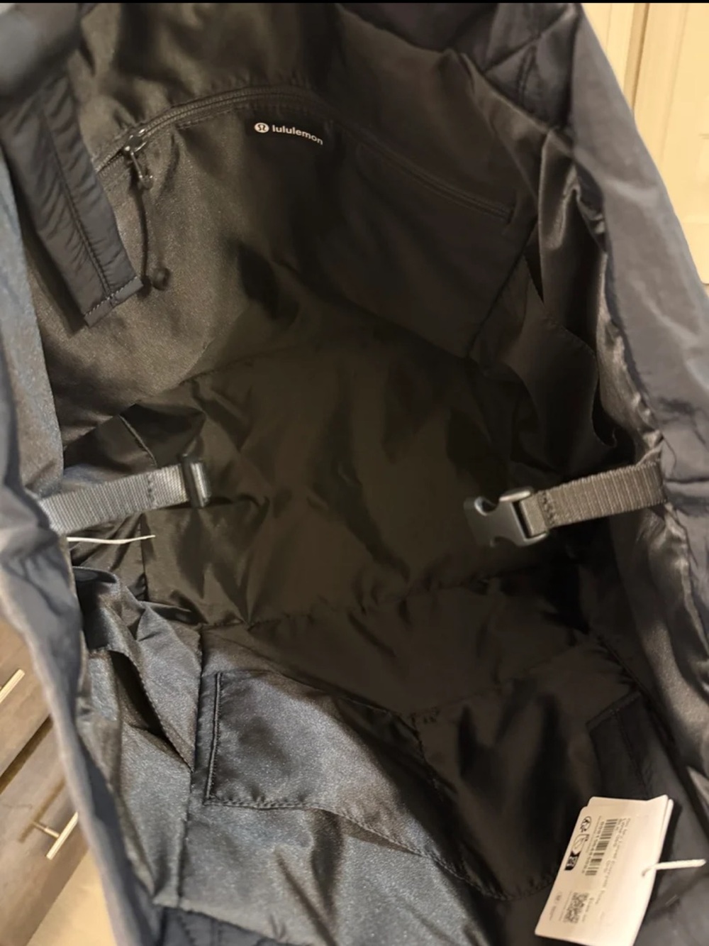 Lululemon On My Level Carryall Tote Bag 27.5L in Black - Picture 4 of 8